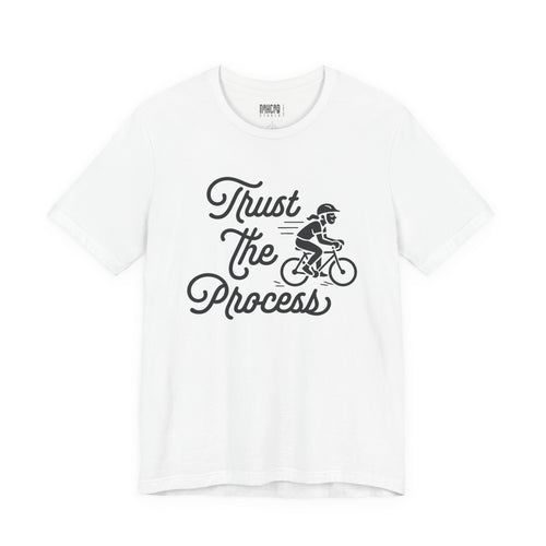 Trust the Process — Camiseta Unisex Softstyle (Diseño Ciclista)