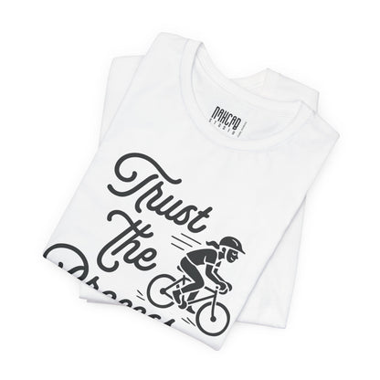 Trust the Process — Camiseta Unisex Softstyle (Diseño Ciclista)