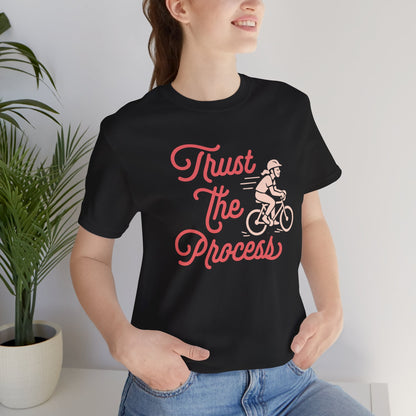 Trust the Process — Camiseta Unisex Softstyle (Diseño Ciclista)